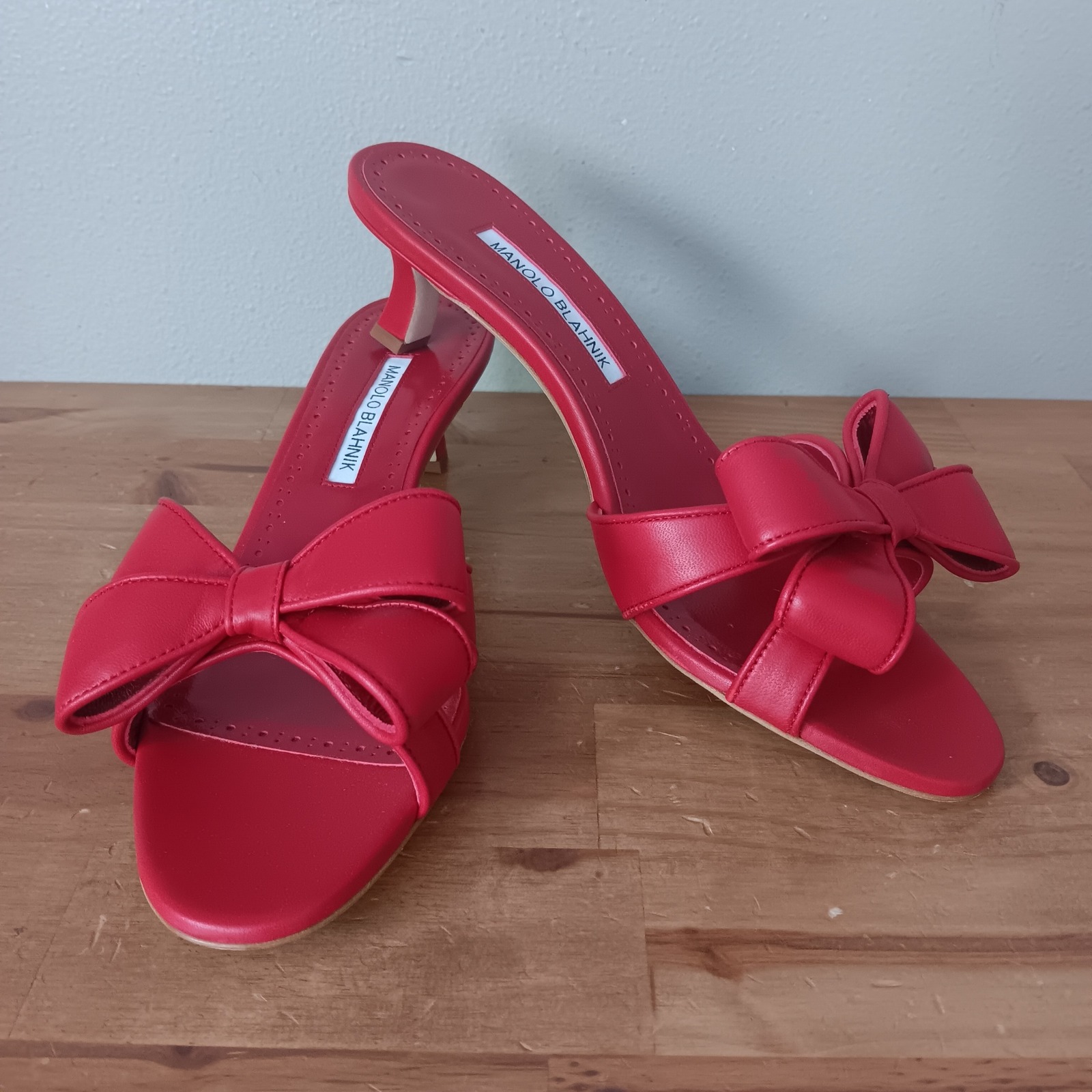 New In Box Manolo Blahnik Cafredda Mules Women 38.5 Red Nappa Leather Bow Sandal